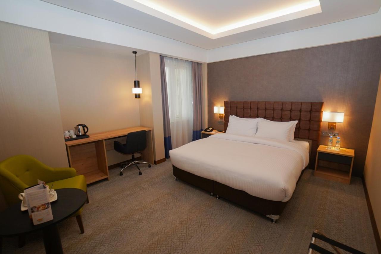 The Grand Lux Hotel Doha Exteriör bild A room at the hotel