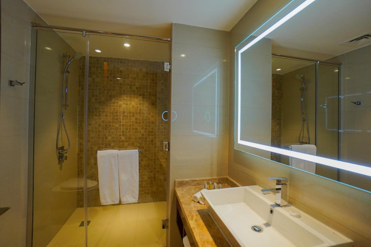 The Grand Lux Hotel Doha Exteriör bild Bathroom