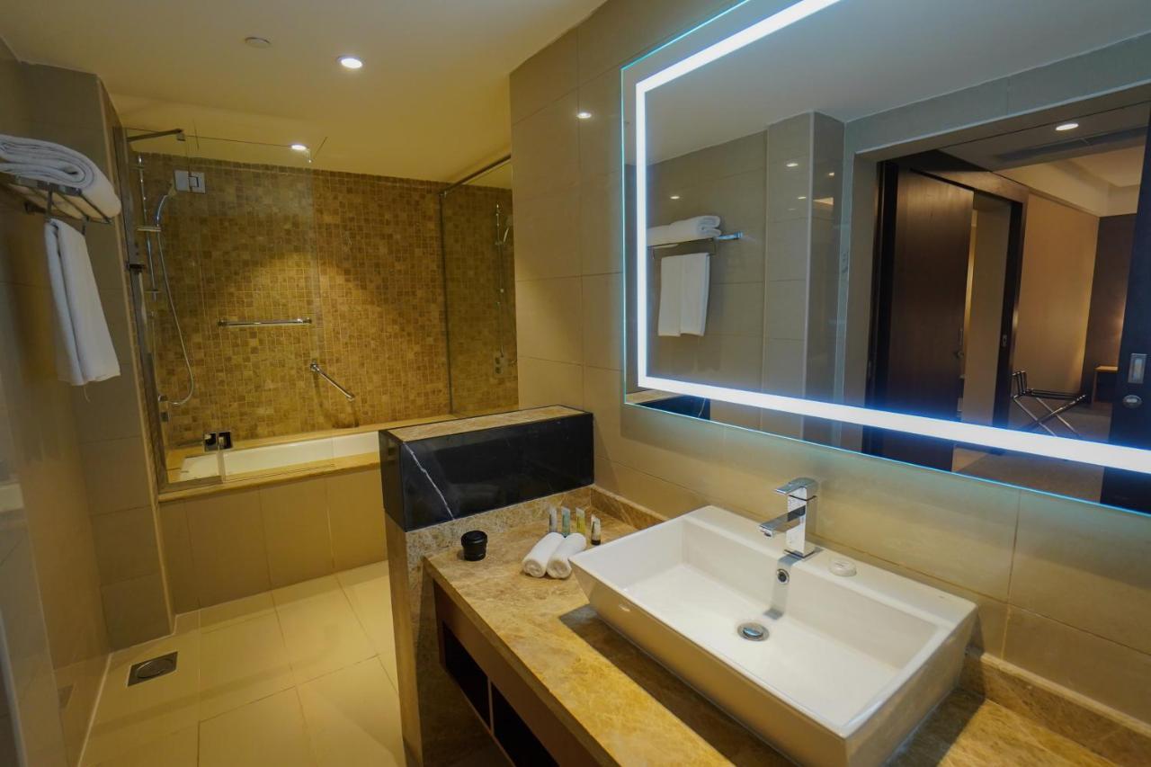 The Grand Lux Hotel Doha Exteriör bild Bathroom