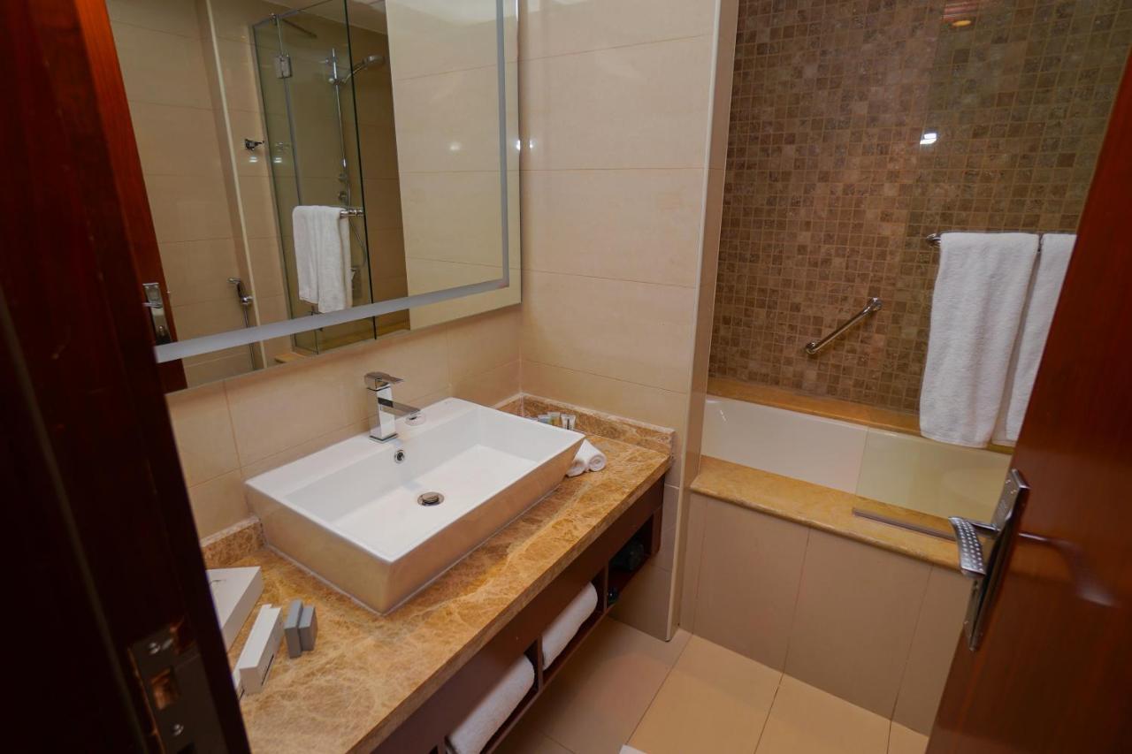 The Grand Lux Hotel Doha Exteriör bild Bathroom