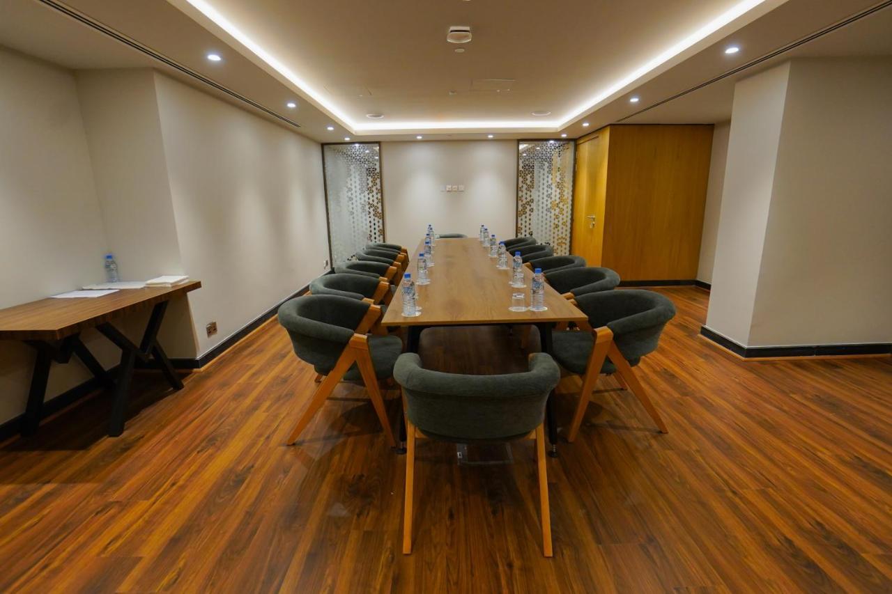 The Grand Lux Hotel Doha Exteriör bild Meeting room at the hotel