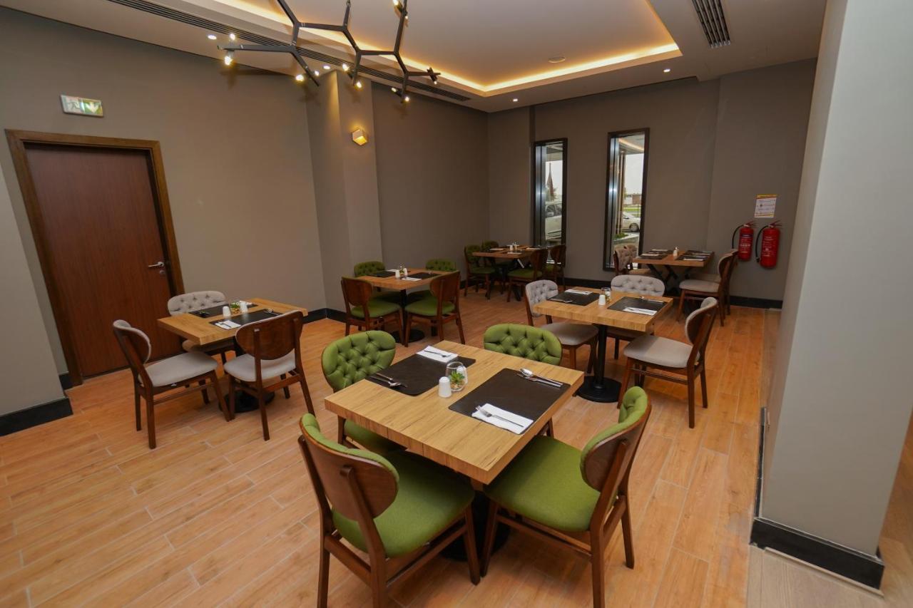 The Grand Lux Hotel Doha Exteriör bild The restaurant
