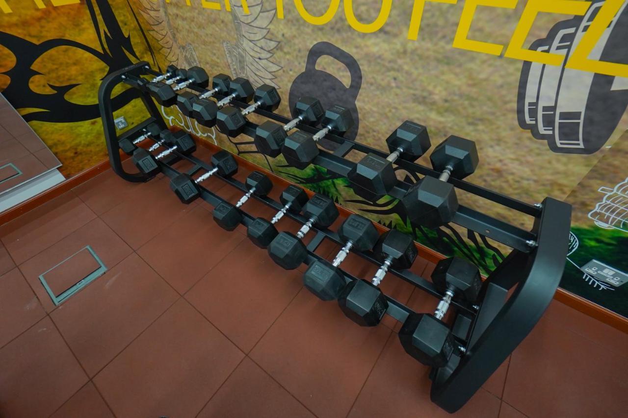 The Grand Lux Hotel Doha Exteriör bild Dumbbell rack